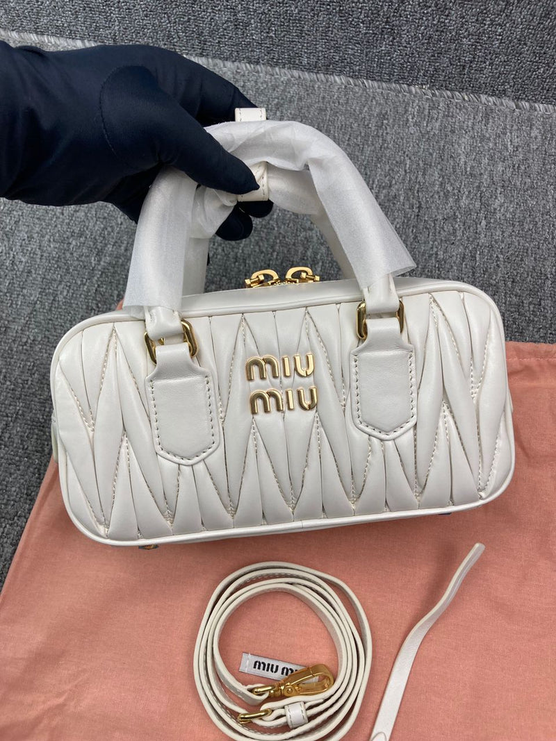 BOLSA MATELASSÊ MIU MIU