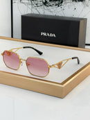 Óculos de sol Prada com logotipo triangular