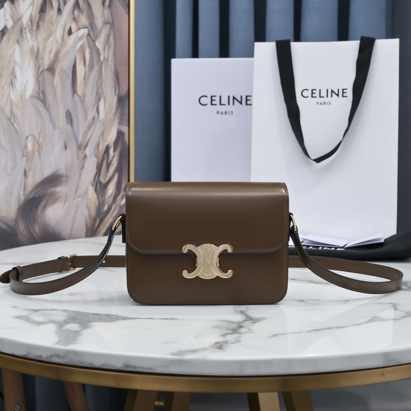 Bolsa Celine Triomphe Marrom