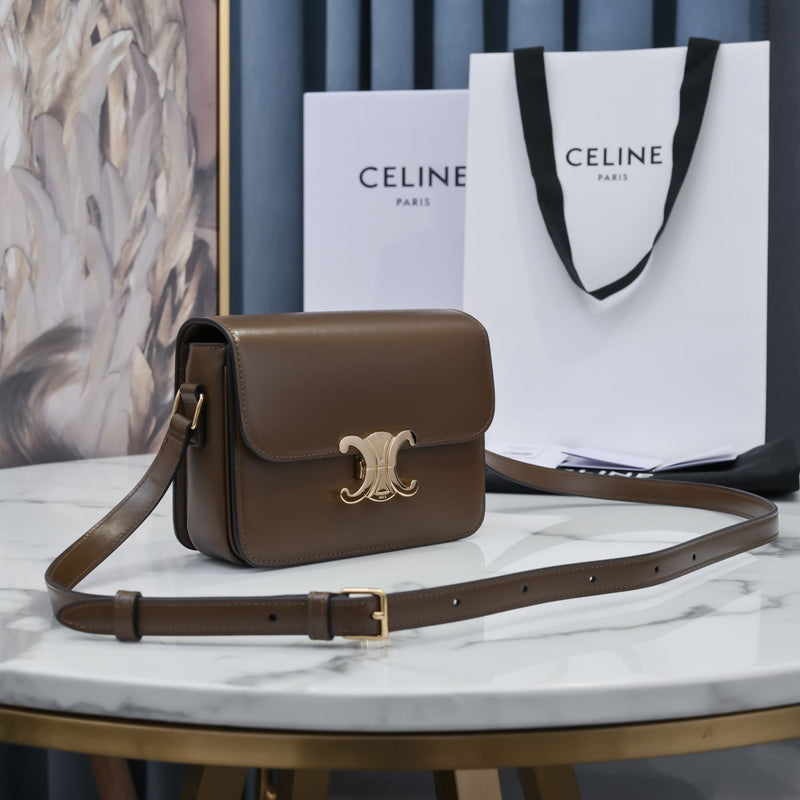 Bolsa Celine Triomphe Marrom