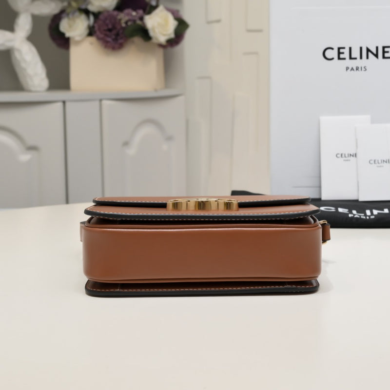 Bolsa Celine Triomphe Caramelo